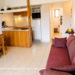 Slide Salon d'un appartement 6 personnes au Hameau des Souces pour une cure thermale à Montbrun-les-Bains