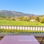 Slide Vue sur le village classé de Montbrun-les-Bains depuis les logements de la résidence Le Hameau des Sources