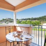 Slide Terrasse dans les Appartements de la résidence La Licorne de Haute-Provence à Gréoux les Bains