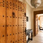 Slide Double bedroom with en-suite shower room at Villa Dar Dream