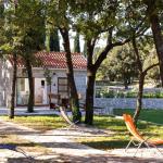 Slide Biens exclusifs en Croatie avec deux maisonnettes et une piscine partagée de 100 m²
