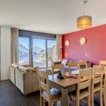 Slide Living room with a view of snow-capped mountains in the 8-person apartments at Les Terrasses de Veret