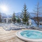 Slide Jacuzzi with a view of the mountains at the Les Terrasses de Veret residence