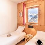Slide Chambre avec lits simples dans les logements des Fermes de Saint-Sorlin