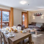 Slide Salon et cuisine fonctionnelle dans les appartements de la résidence Les Epinettes à Vaujany