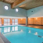 Slide Indoor aquatic area with a heated swimming pool at Les Épinettes Residence in Vaujany