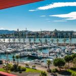 Slide Vue depuis le balcon d’un appartement de la résidence Sokoburu sur le port de Hendaye