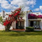 Slide Extérieur fleuri des villa à Santa Luzia au Portugal