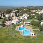 Slide Complexe vue aerienne Pedras del Rei à Santa Luzia au Portugal
