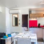 Slide Cuisine dan sles chalets Deluxe au village vacances les Mûriers