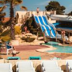 Slide Espace aquatique avec toboggan au camping Les Mûriers à Vendres