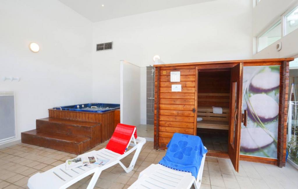 Slide l'espace bien-être (jacuzzi et sauna)