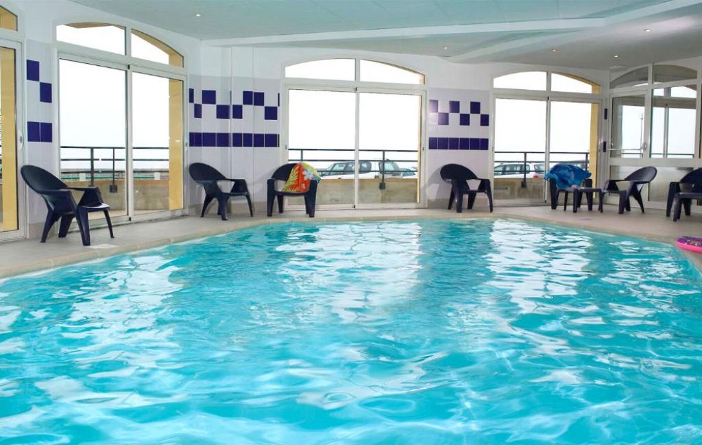 Slide Résidence Les Terrasses de la Plage à Cayeux sur Mer - Piscine abritée