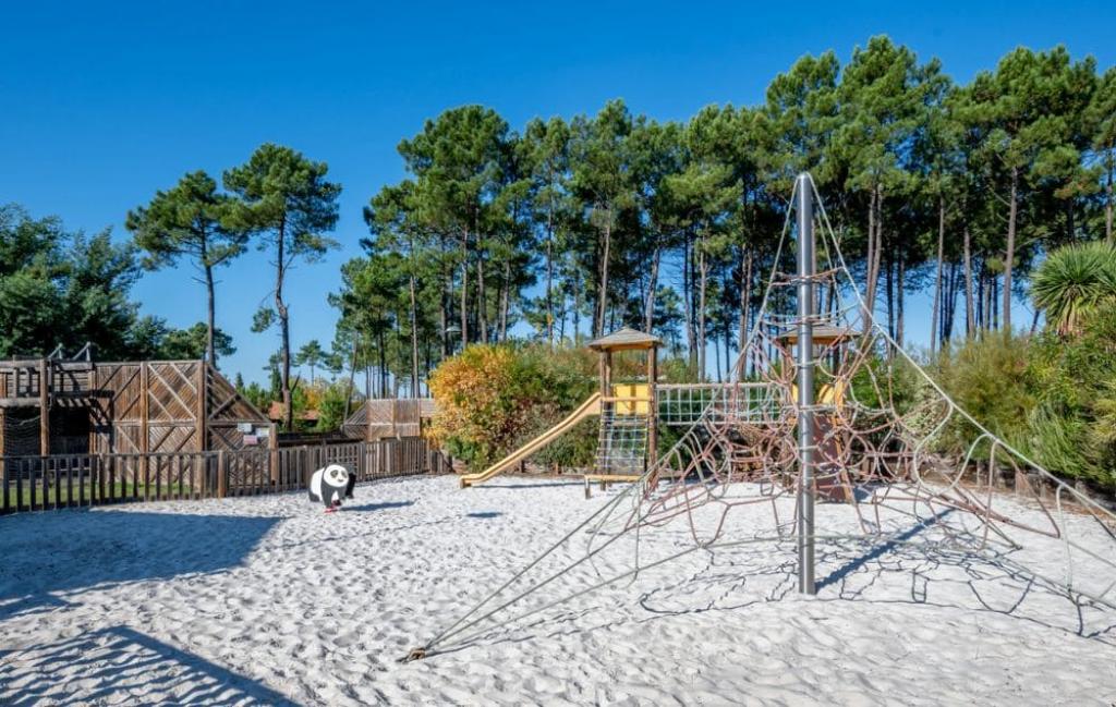 Slide Résidence Le Domaine des Grands Lacs à Biscarosse - Aire de jeux pour les enfants