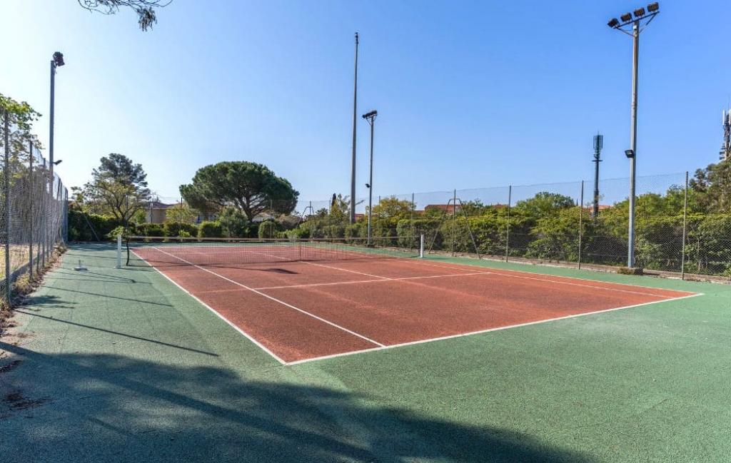 Slide Résidence L'Ile d'Or à La Londe-les-Maures - Terrain de tennis extérieur