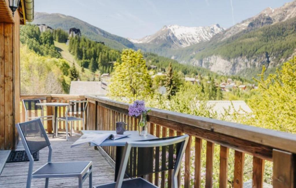 Slide Résidence Sunelia les Logis d'Orres aux Orres - Appartement 6 personnes - Vue depuis le balcon