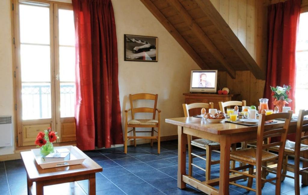 Slide Séjour d'un des logement de la résidence Les Arolles à Saint-Gervais-les-Bains