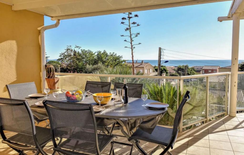 Slide Maison des Cades - Terrasse et vue mer