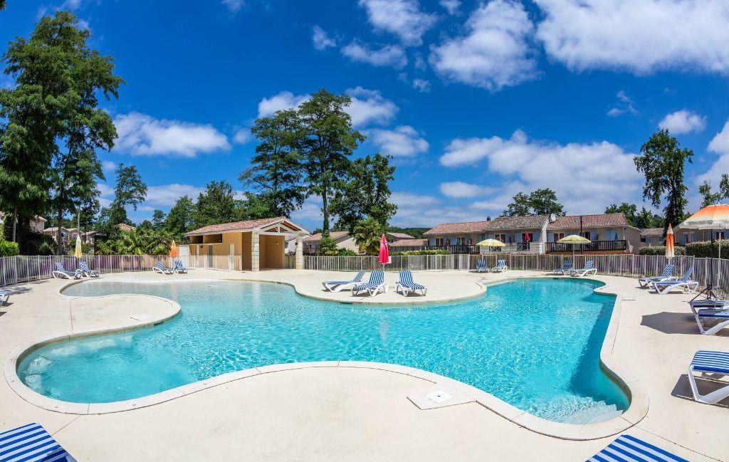 Slide Le Domaine du Golf d'Albret - espace piscine