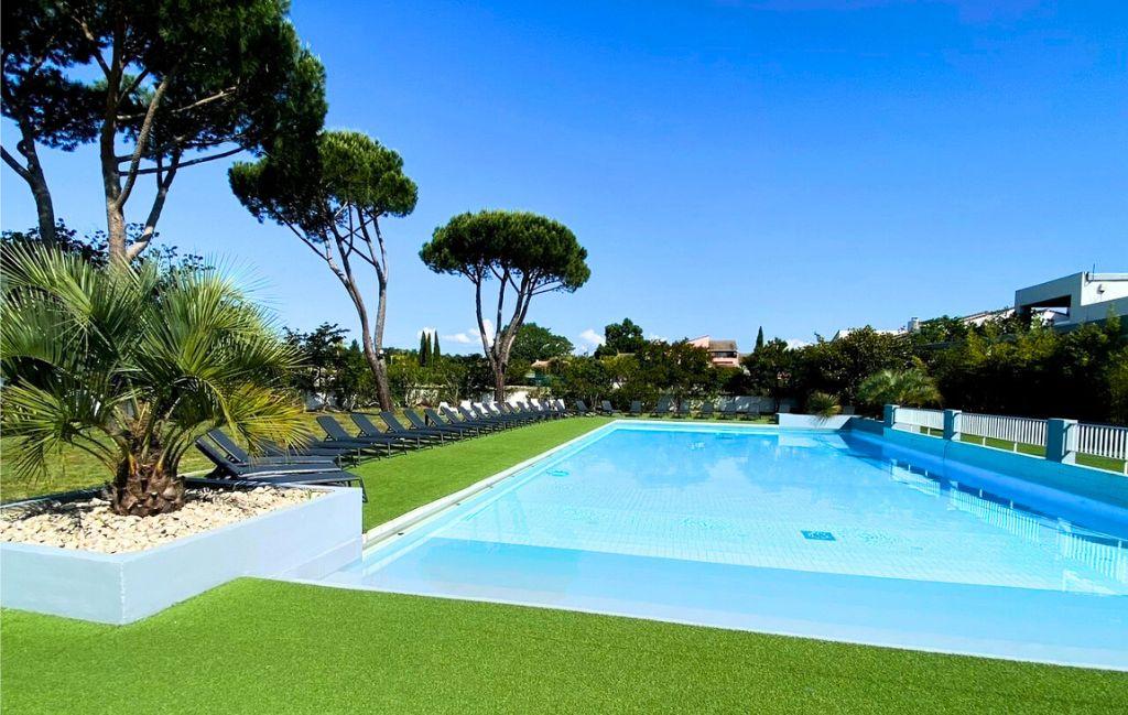 Slide Le Domaine de Janus - outdoor pool