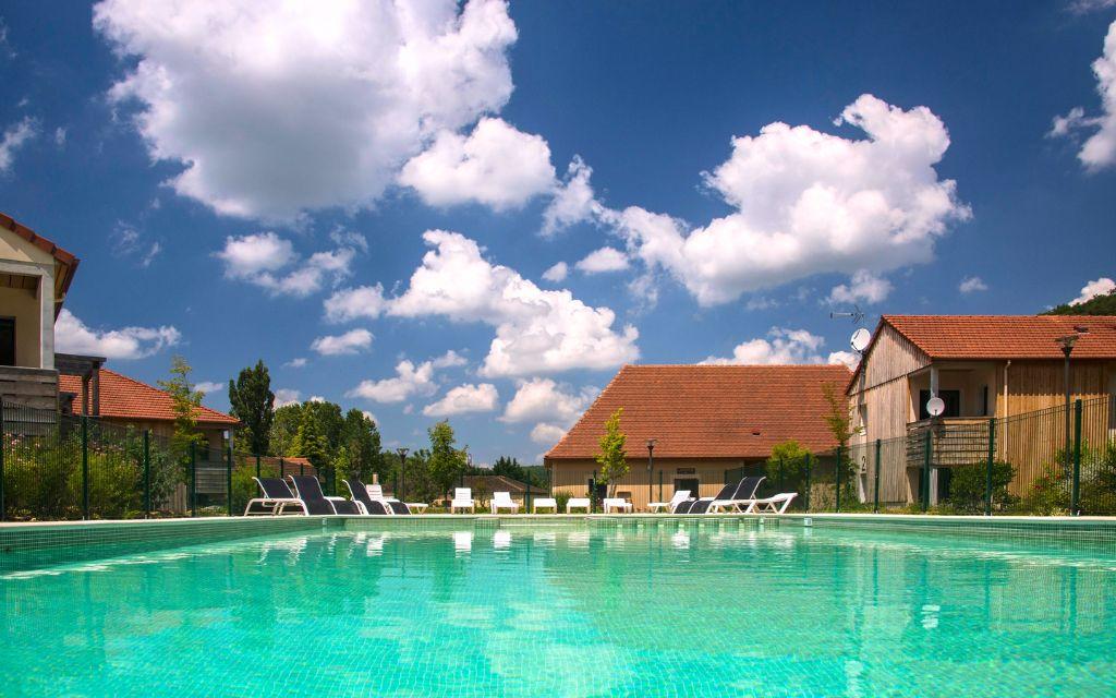 Slide Piscine de la résidence Le Clos du Rocher aux Eyzies-de-Tayac