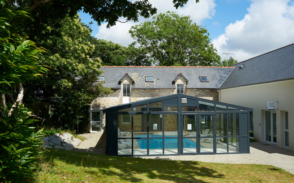 Slide piscine couverte