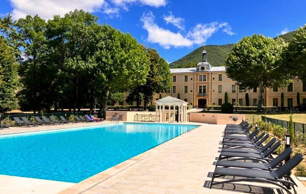 Slide Piscine du Château des Gipières à Montbrun-les-Bains