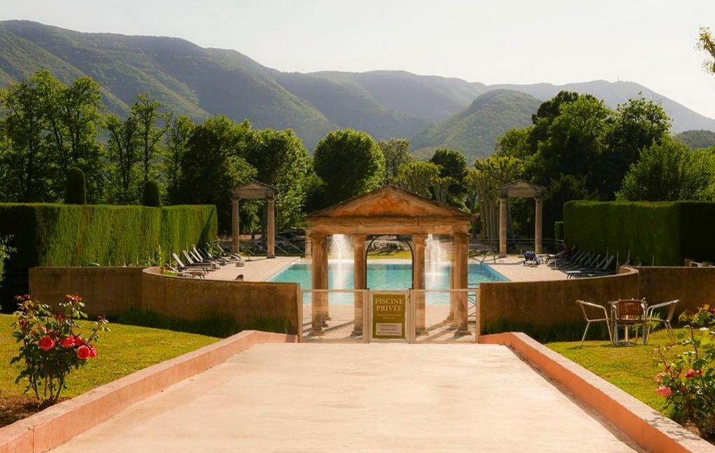 Slide Espace piscine au Château des Gipières à Montbrun-les-Bains