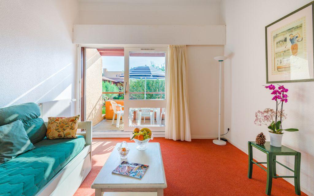 Slide living room in a flat in the golf residence in St Cyprien