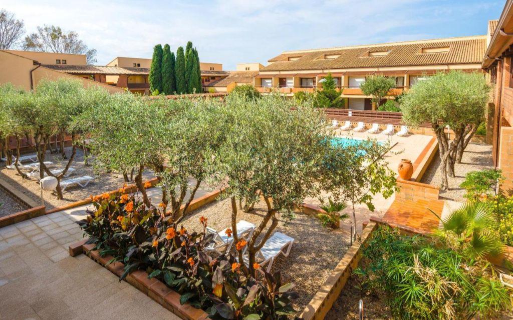 Slide swimming pool area at the résidence du golf in St Cyprien