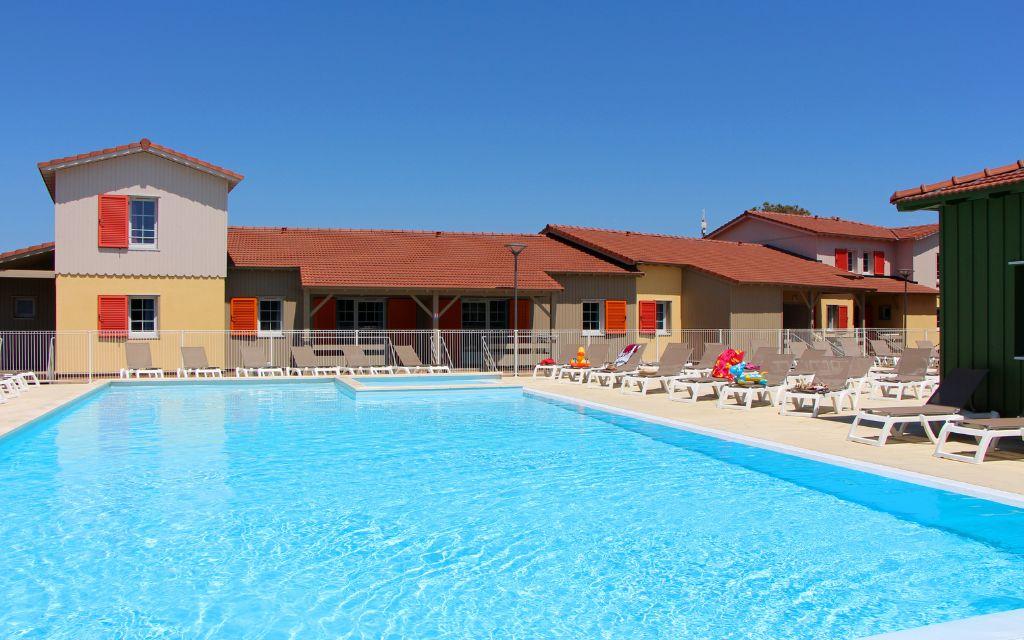 Slide Swimming pool at the Résidence La Grenadine in Marseillan-Plage