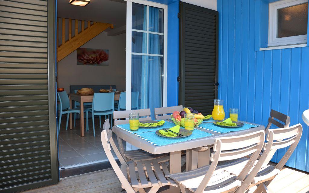 Slide terrace of La Grenadine cottages in Marseillan