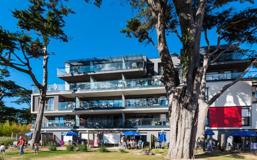 Slide Façade de la résidence Prestige de la Plage à Pornichet