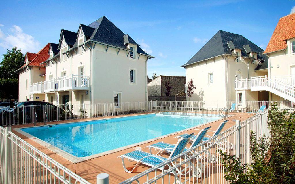 Slide Swimming pool at the Les Domaines des Dunettes residence in Cabourg