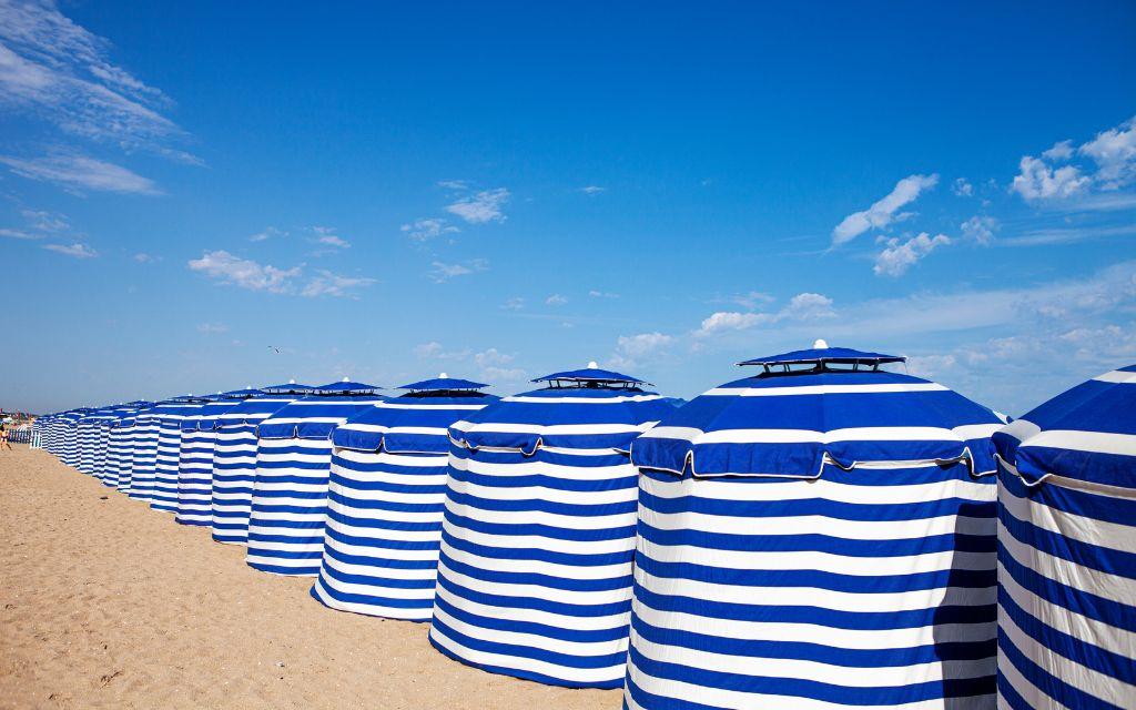 Slide Cabourg beach cabin