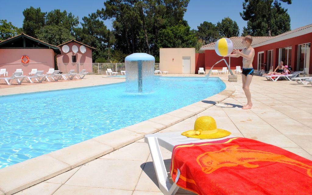 Slide Les Rives de Saint-Brice - piscine résidence