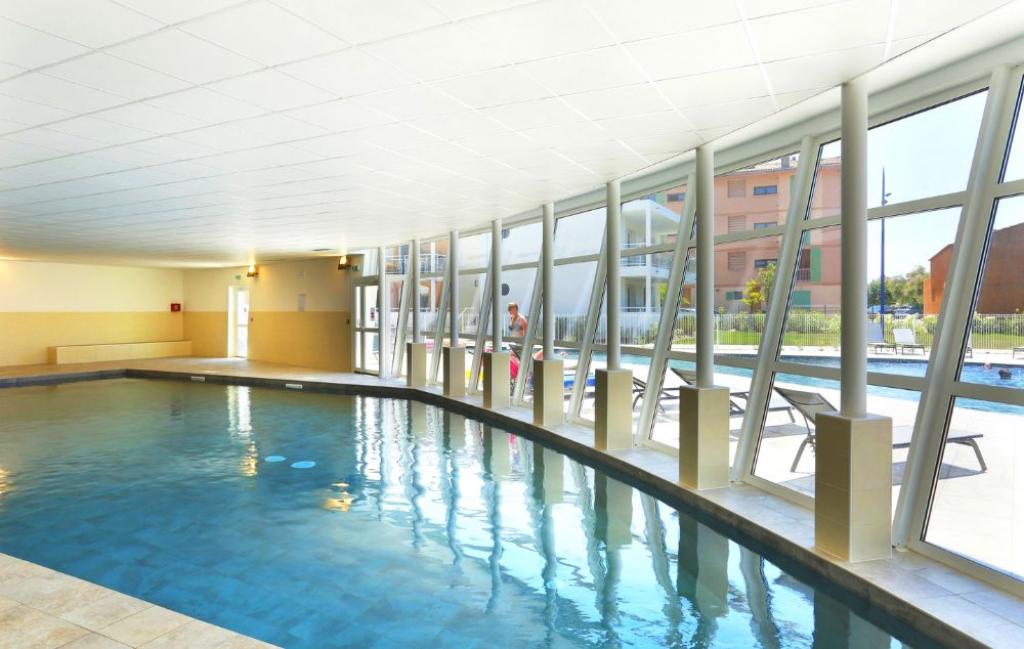 Slide Résidence Le Cap d'Azur - piscine intérieur