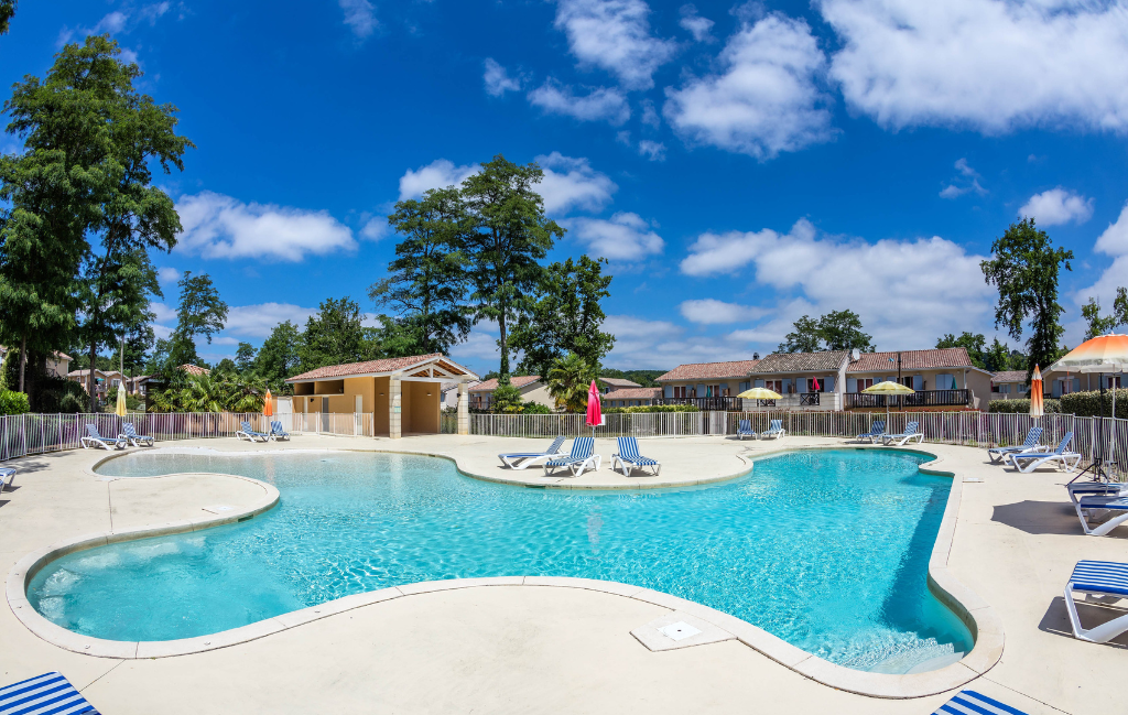 Slide Résidence Le Domaine du Golf d'Albret *** -  Piscine extérieure