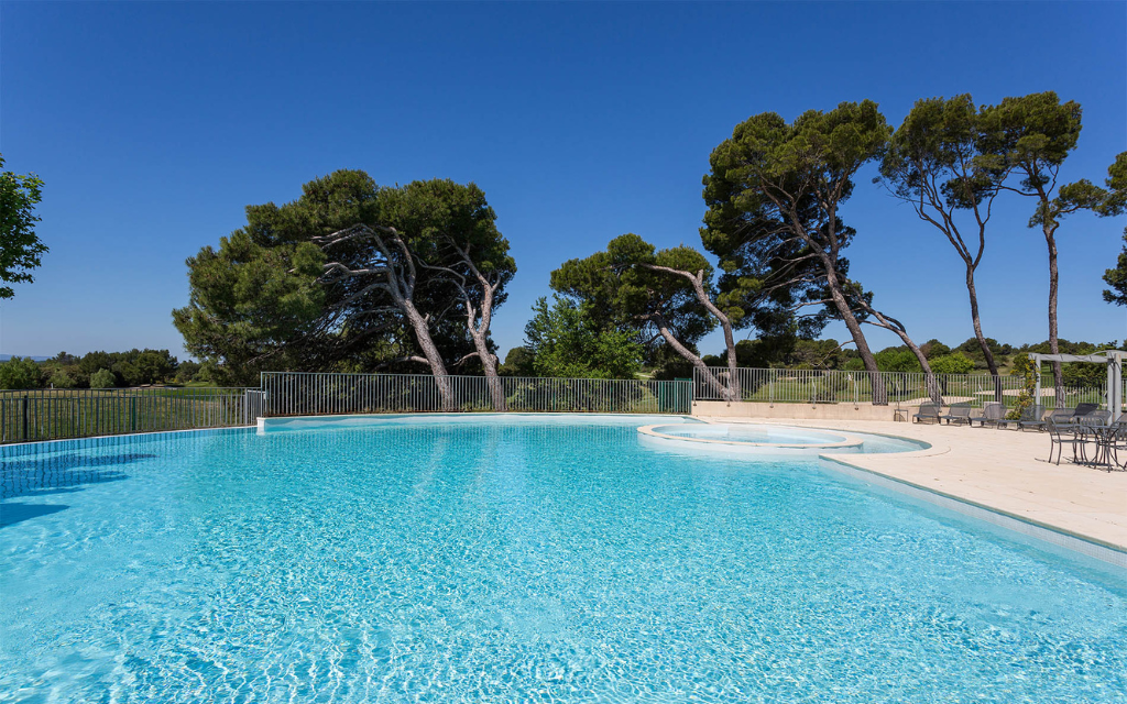 Slide Résidence Provence Country Club - Saumane de Vaucluse - Location de vacances avec piscine