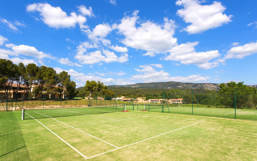 Slide Résidence Provence Country Club - Saumane de Vaucluse - Terrain de tennis