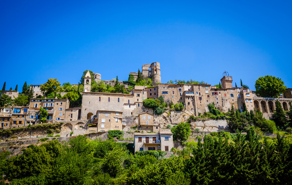 Slide Résidence Le Hameau des Sources - Montbrun les Bains - Village perché de Montbrun-les-Bains