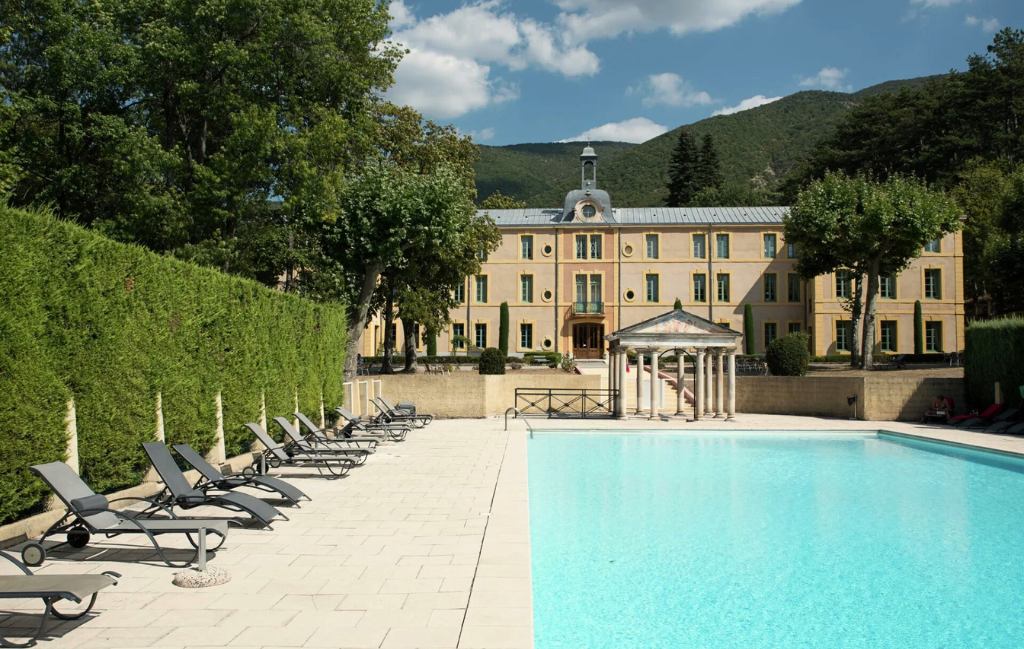 Slide Résidence le Château des Gipières - Montbrun les Bains - Escapade romantique avec piscine dans la Drôme