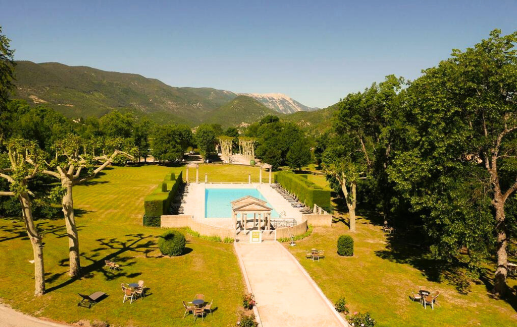 Slide Résidence le Château des Gipières - Montbrun les Bains - Vacances nature en Drôme Provençale