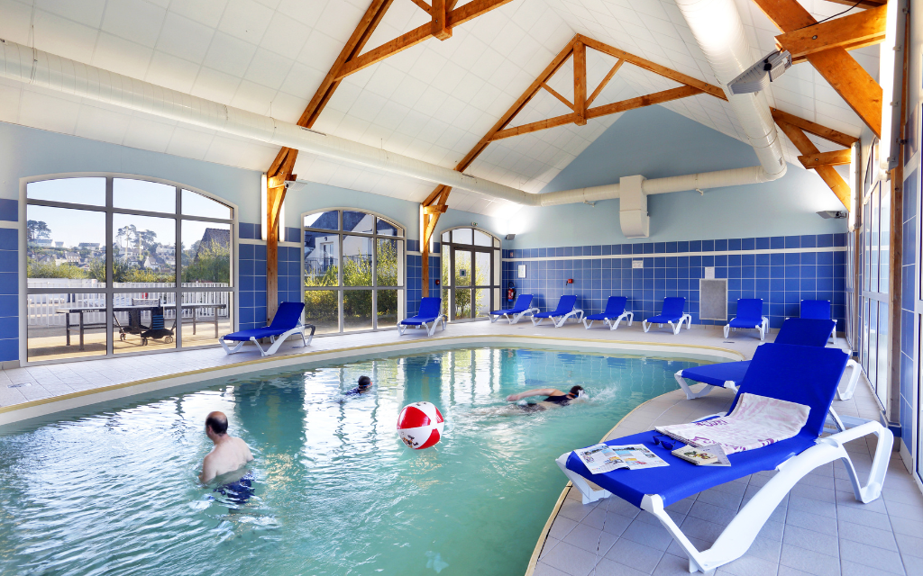 Slide Résidence Les Roches *** - Saint Pol de Léon - Séjour Finistère avec piscine intérieure chauffée