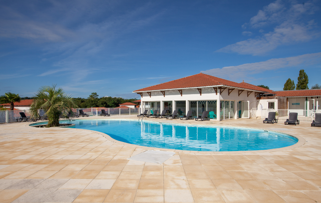 Slide Résidence Les Hameaux de la Chalosse - Location de vacances dans les Landes avec piscine