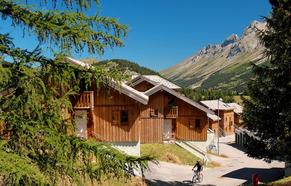 Slide Résidence l'Orée des Pistes - Superdévoluy - extérieur été