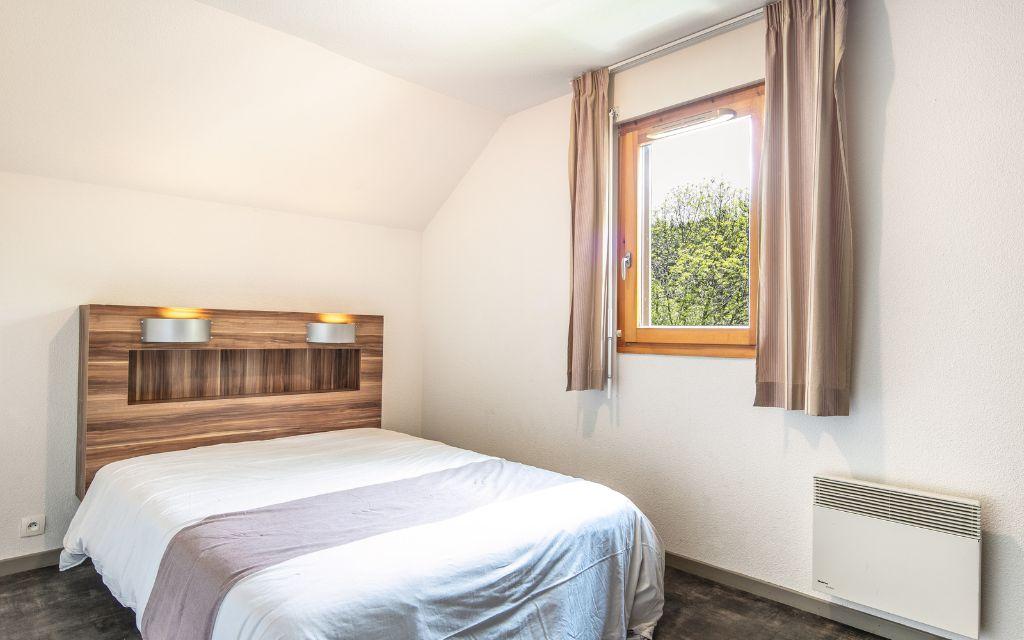 Slide Les Gentianes** - bedroom summer