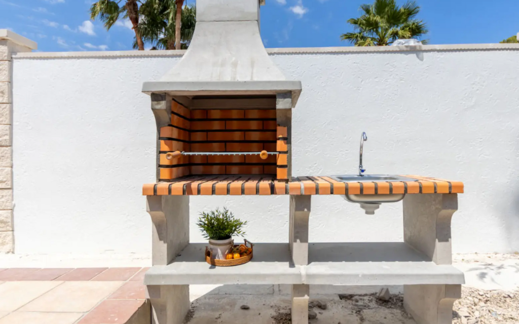 Slide Maison Tropical 1 - Deltèbre - Location de maison avec piscine en Espagne - Jardin équipé