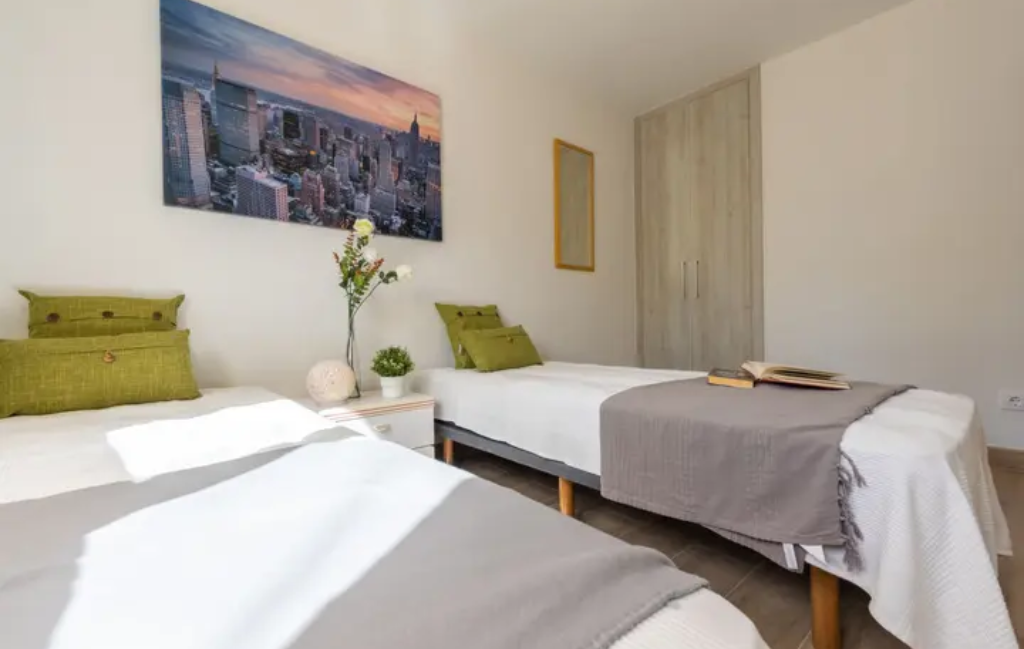 Slide Maison Ernestina - Deltèbre - Rental holidays with private swimming pool in Spain - twin bedroom