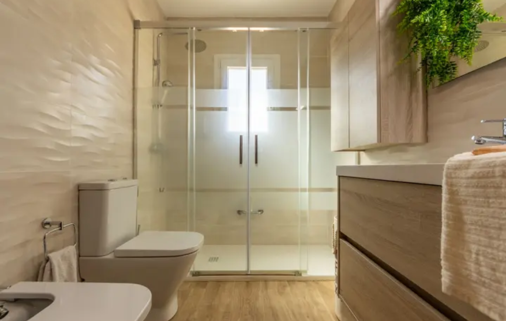 Slide Maison Ernestina - Deltèbre - Rental holidays with private swimming pool in Spain - bathroom